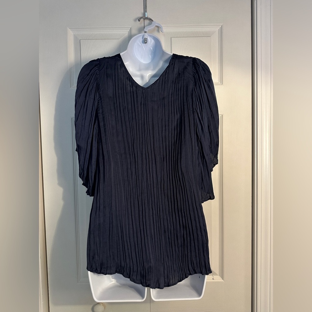 Vince Flutter Sleeve Crushed Satin Top size large Navy - Picture 7 of 14